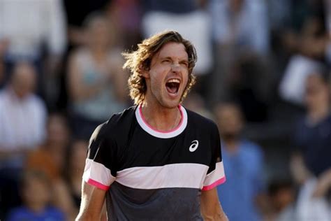 Nicolas Jarry en huitièmes de finale à Roland Garros trois ans après