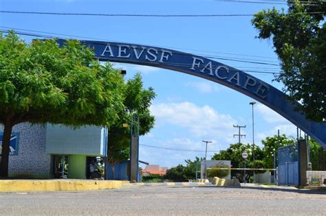 Estudantes T M At Esta Quinta Para Se Inscrever No Primeiro Vestibular