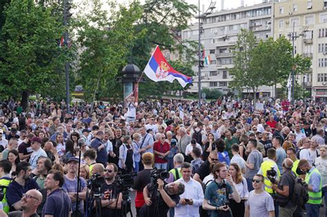 Veliki Broj Građana Na šestom Protestu Srbija Protiv Nasilja