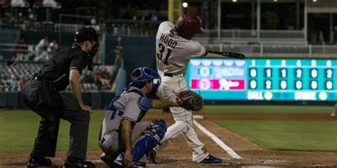 Hood Drives Riders Offense In 7 3 Loss
