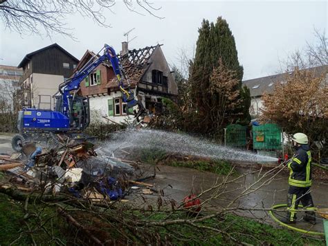 Haus Nach Brand Einsturzgef Hrdet Thw Tr Gt Hausanbau Ab