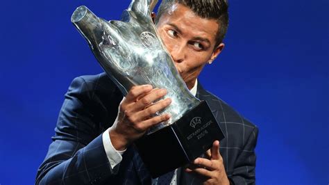 Cristiano Ronaldo Wins Uefa Player Of The Year Gong Eurosport