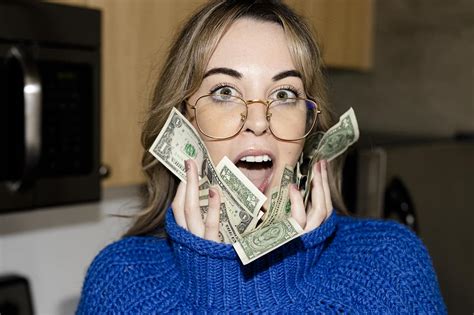 12 Best Ways To Make Money Online As A Beginner 2023