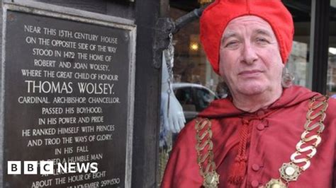 In Pictures Cardinal Thomas Wolsey Statue Unveiled In Ipswich Bbc News