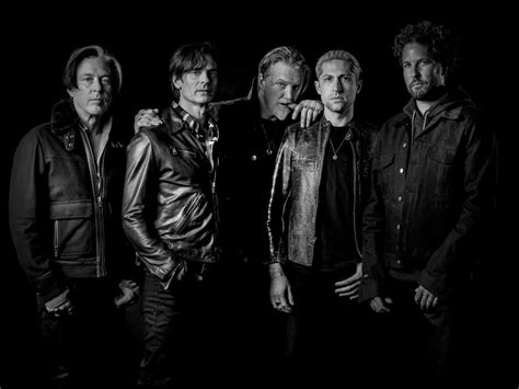 Queens Of The Stone Age Release Simmering Single Carnavoyeur Spin