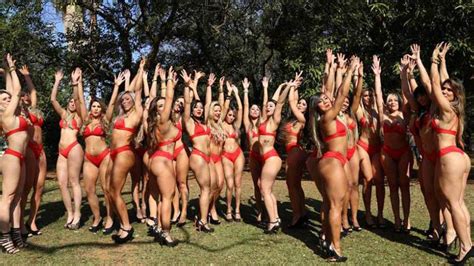 Las Candidatas A Miss Bumbum Mostraron Sus Cuerpos En Bikini En La Calle Infobae