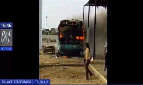 Dos Buses Se Incendiaron En El Campus De La Universidad Nacional De