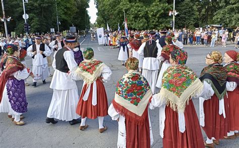 Ljepota I Bogatstvo Narodne Nošnje Pjesme I Plesa Radio Donji Miholjac