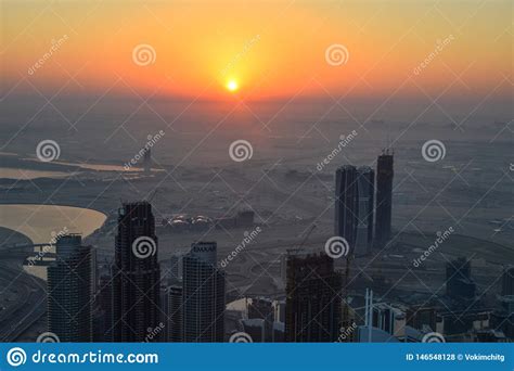 Vista A Rea Da Cidade De Dubai No Nascer Do Sol Foto De Stock Imagem