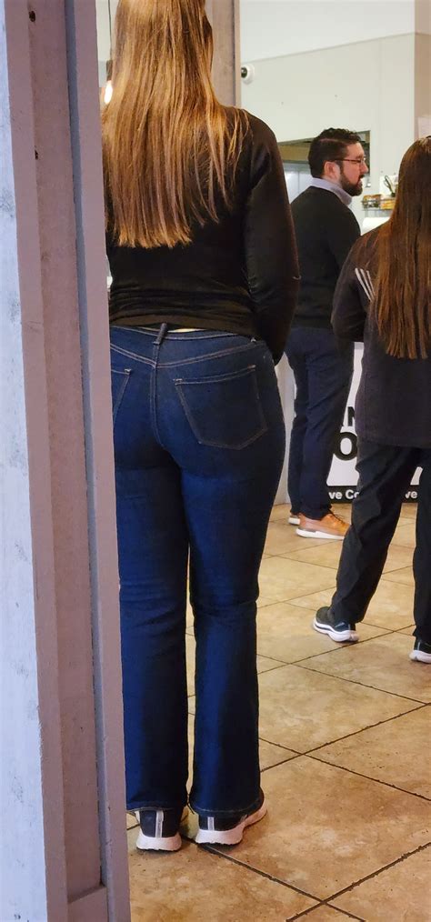 HUGE Milf Booty In JEANS Tight Jeans Forum