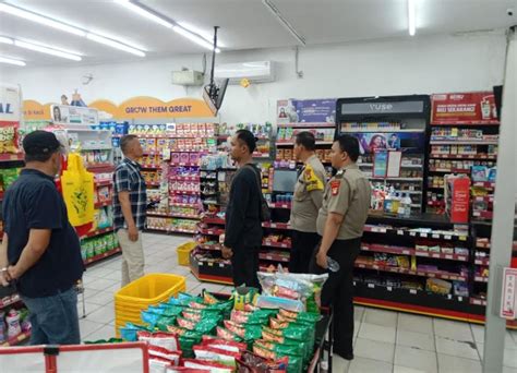 Minimarket Di Tambun Disatroni Perampok Karyawan Kena Bacok Go Bekasi