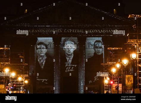 Cette Photographie Montre Des Images Projet Es Lors De La C R Monie D