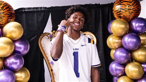 How Did LSU Football Land 5 Star WR Dakorien Moore