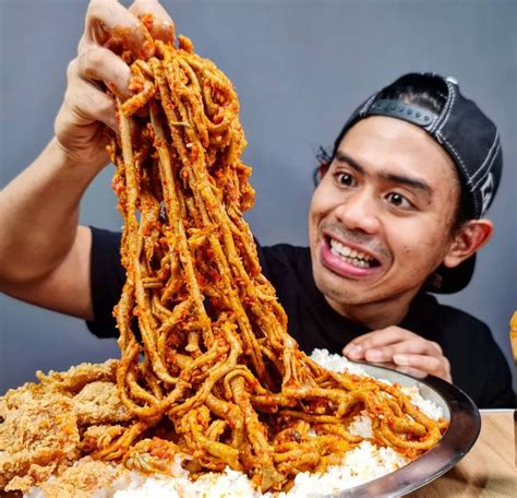 Potret Tanboy Kun Makan Porsi Mukbang Kenyang Seharian