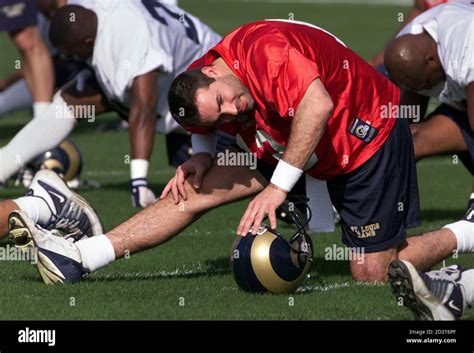 Kurt warner rams hi-res stock photography and images - Alamy