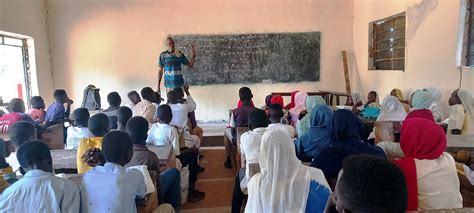 Centrafrique Les R Fugi S Soudanais Birao Suivent Des Cours De Fran Ais