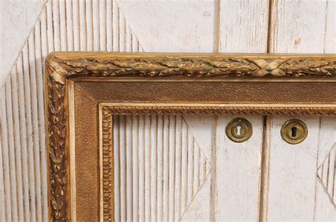 Italian 19th Century Giltwood Frame With Carved Foliage And Rais De