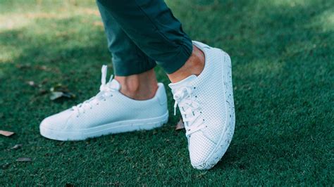 12 modern and trendy golf shoes for fall: GOLF 2020 Fall Style Guide