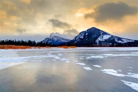 Visiting Banff In November Empty Park In The Shoulder Season Park