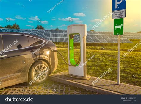 7,765 Solar charging station Images, Stock Photos & Vectors | Shutterstock