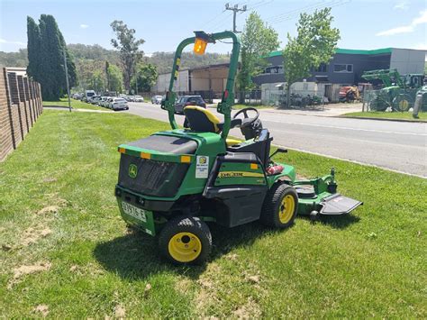 John Deere 1445 Out Front With Rear Discharge Ag And Earth Hire