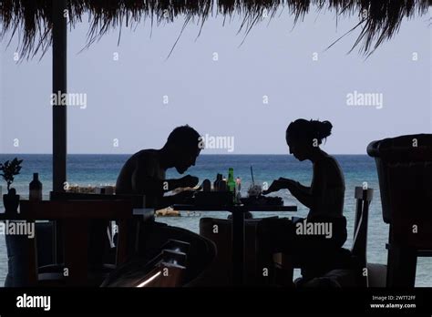 Silhouette Menschen Strand Hi Res Stock Photography And Images Alamy