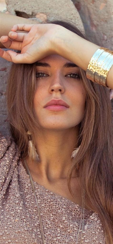 Download Spanish Woman Clara Alonso Pose Wallpaper