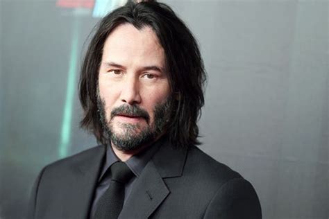 Keanu Reeves explica la historia detrás de su famosa foto triste y