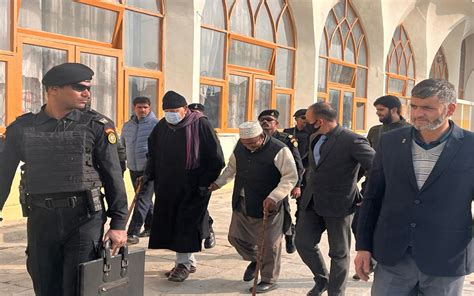 Dr Farooq Abdullah Offers Prayers At Hazratbal Shrine Greater Kashmir