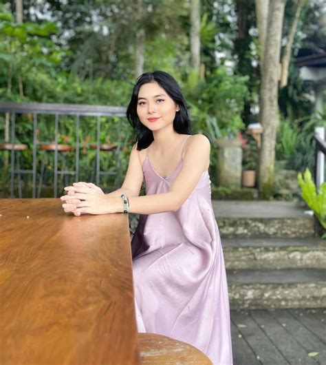 Profil Cesen Eks Jkt48 Istri Marshel Widianto Yang Baru Melahirkan