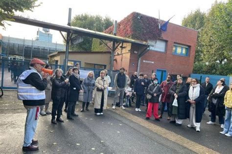 On met en danger les élèves un lycée de La Courneuve en grève pour