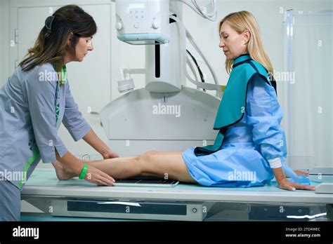 Radiographic Technologist Hi Res Stock Photography And Images Alamy