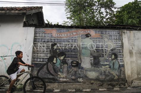 MENILIK KERAJINAN PERAK KOTAGEDE ANTARA Foto