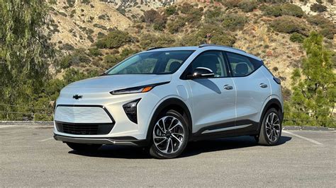 2022 Chevy Bolt EUV first drive review: Bigger, smarter and more ...