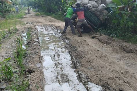 Iti Tinggalkan Pr Jalan Rusak Kilometer Di Lebak