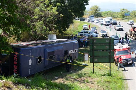 Chofer infartado muere pero salva la vida a 48 pasajeros La Nación