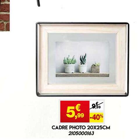 Promo Cadre Photo 20 X 25 Cm Chez Maxi Bazar ICatalogue Fr