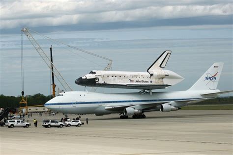 Space Shuttle Discovery S Final Flight Photos Of An American Legend From Outer Space To The