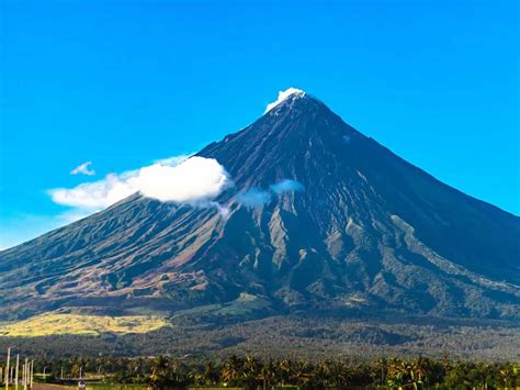 Lava Pours From Crater Of Philippines Mayon Volcano Thousands Warned