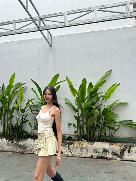 Sao Việt Chi Pu khoe dáng với bikini Võ Hoàng Yến rạng rỡ cuối thai kỳ