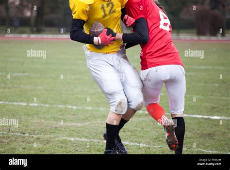 American football game Stock Photo - Alamy