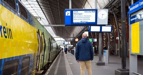 How To Get From Amsterdam To The Hague In 4 Easy Steps 🚉