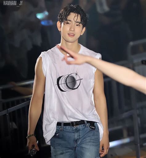 Face💯body💯park Jinyoung 🔥 190616 Got7 ‘keep Spinning In Seoul Day2