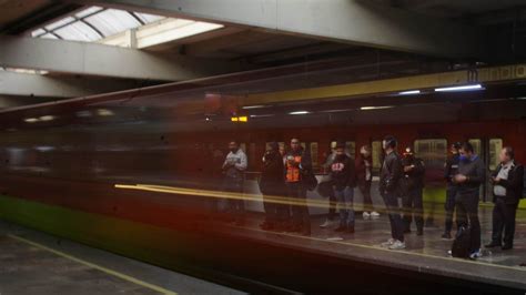 Cu L Es La Multa Por Tirar Objetos A Las V As Del Metro N