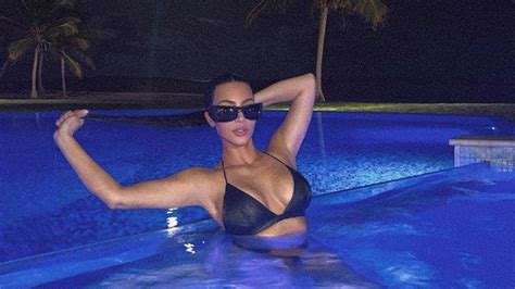 Khloé Kardashian Had a Hilarious Reaction to Kim s Bikini Photo Glamour UK