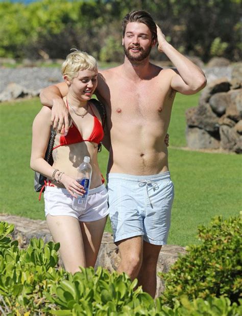 Country Camelot Miley Cyrus Stripped Down And Showed Off Her Banging Bikini Body On A Hawaiian