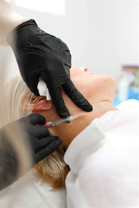 How Nefertiti Neck Lift Treatment Can Reduce The Appearance Of A