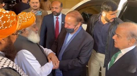 Pml N Starts Considering Fazls Demands After Jui F Ppp Engagements