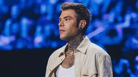 Fedez di nuovo in sala operatoria e trasfusione cosè successo