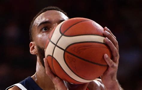 Basket A 31 ans Rudy Gobert met le premier 3 points de sa carrière